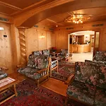 Des Alpes מלון קורטינה ד'אמפזו