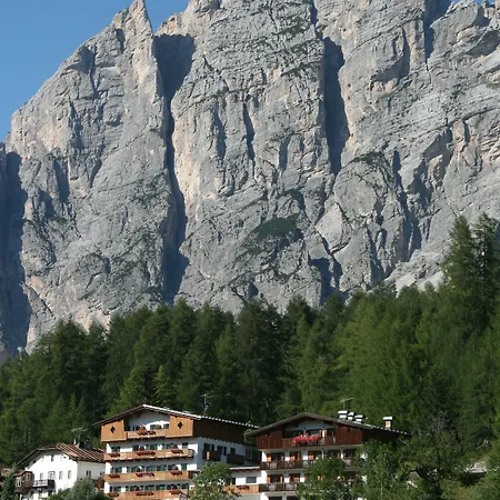 Des Alpes 호텔 코르티나 담페조