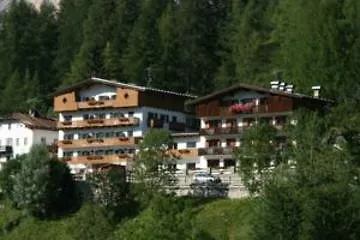 Des Alpes Hotel 3*