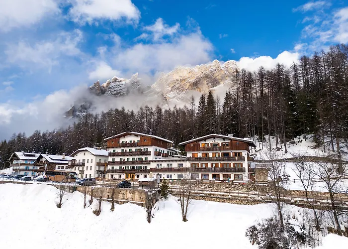 Des Alpes فندق كورتينا دامبيتزو