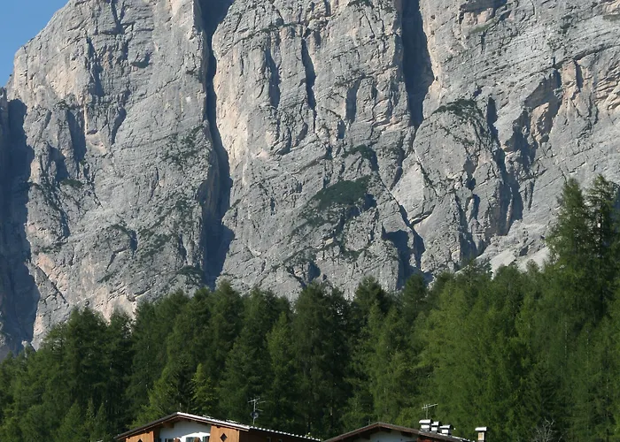 Des Alpes فندق كورتينا دامبيتزو